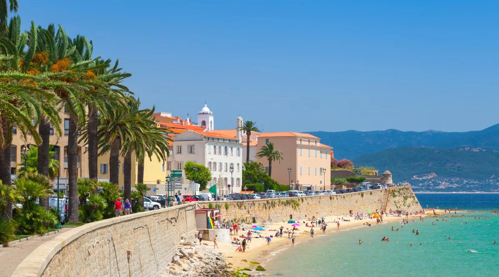 Ajaccio malul apei și plaja din Golful Ajaccio