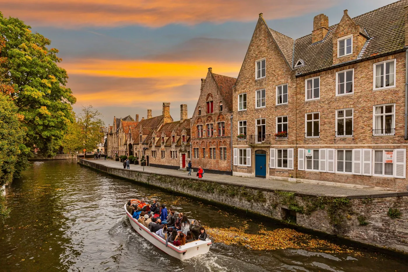 Canale Bruges și centrul istoric medieval din Belgia
