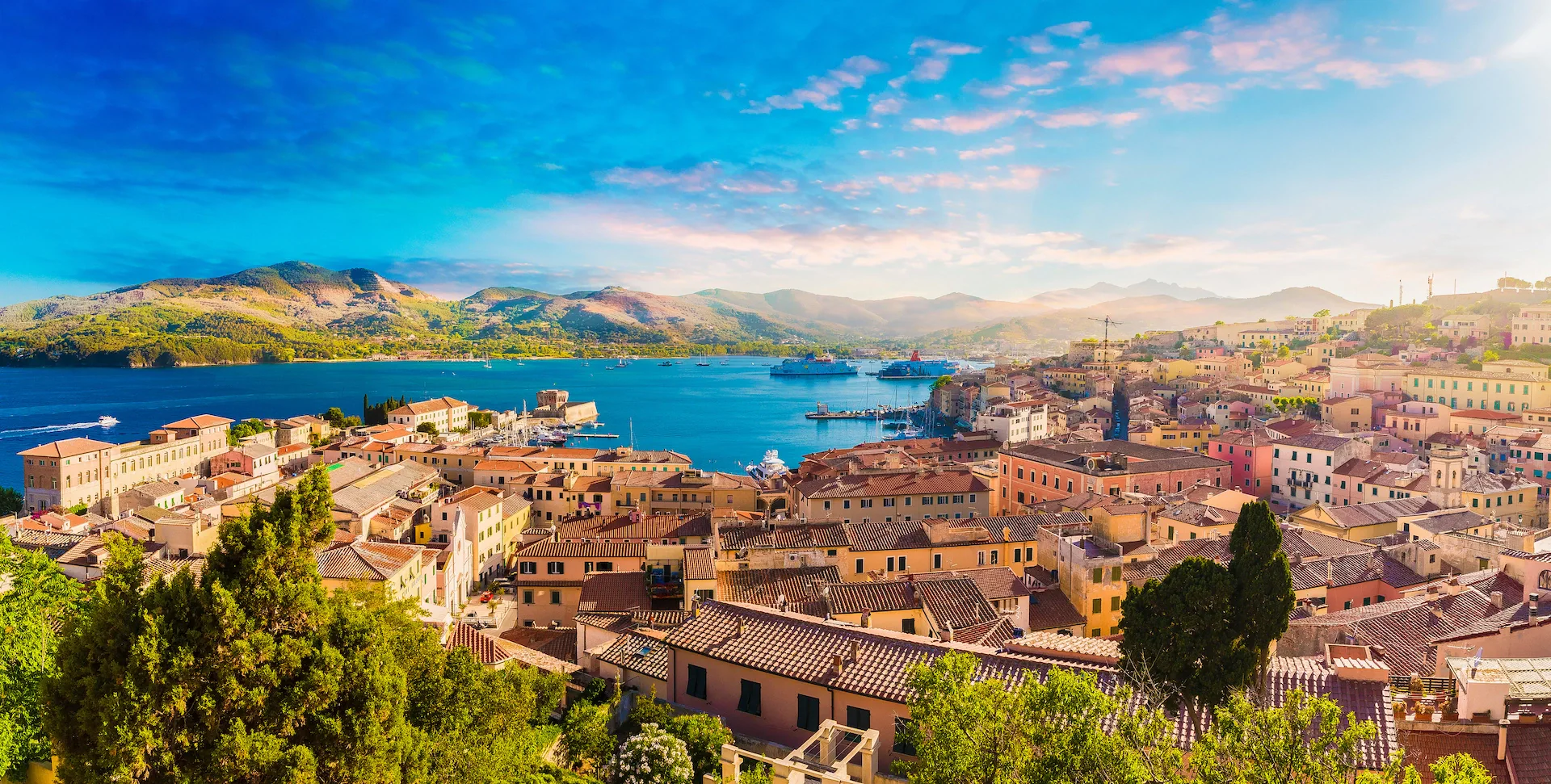 Livorno malul mării, canale și coasta toscană din Italia
