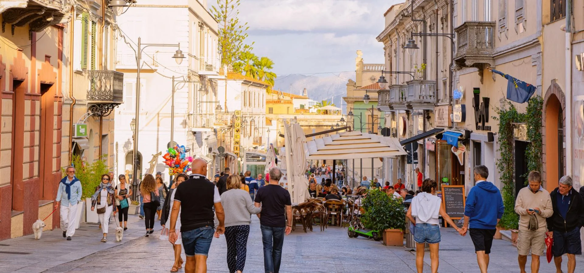 Olbia malul mării, centrul istoric și peisajul mediteranean luminos în Sardinia