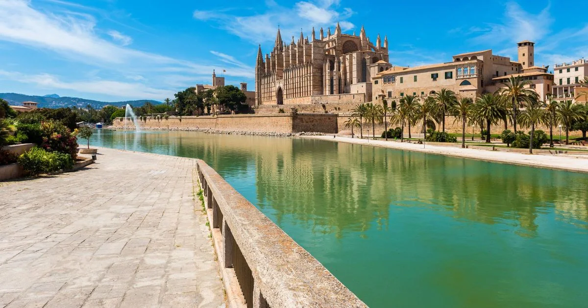 Catedrala Palma de Mallorca, orașul vechi și malul mării mediteraneene