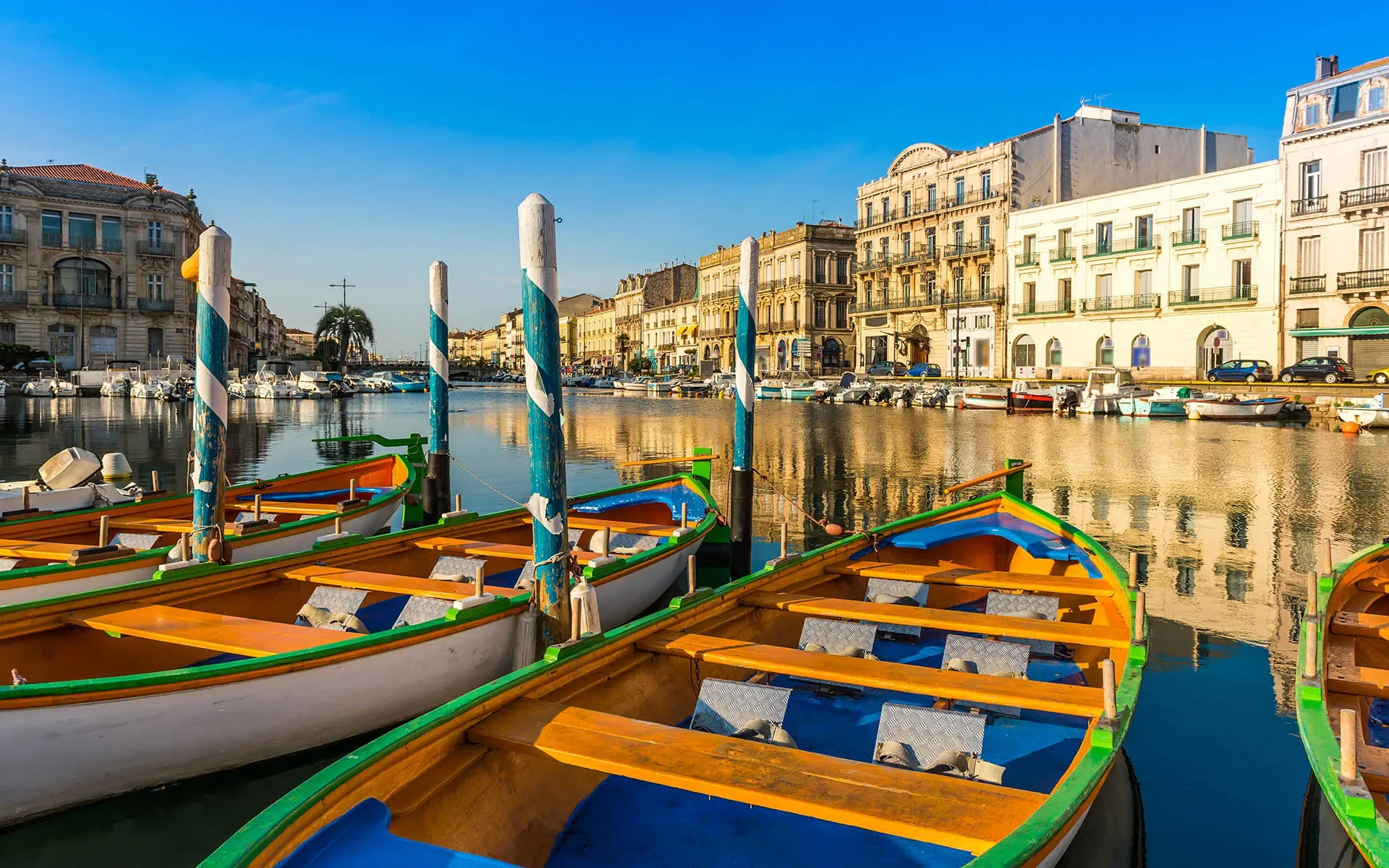 Canale Sète, malul mării mediteraneene și Mont Saint-Clair în sudul Franței
