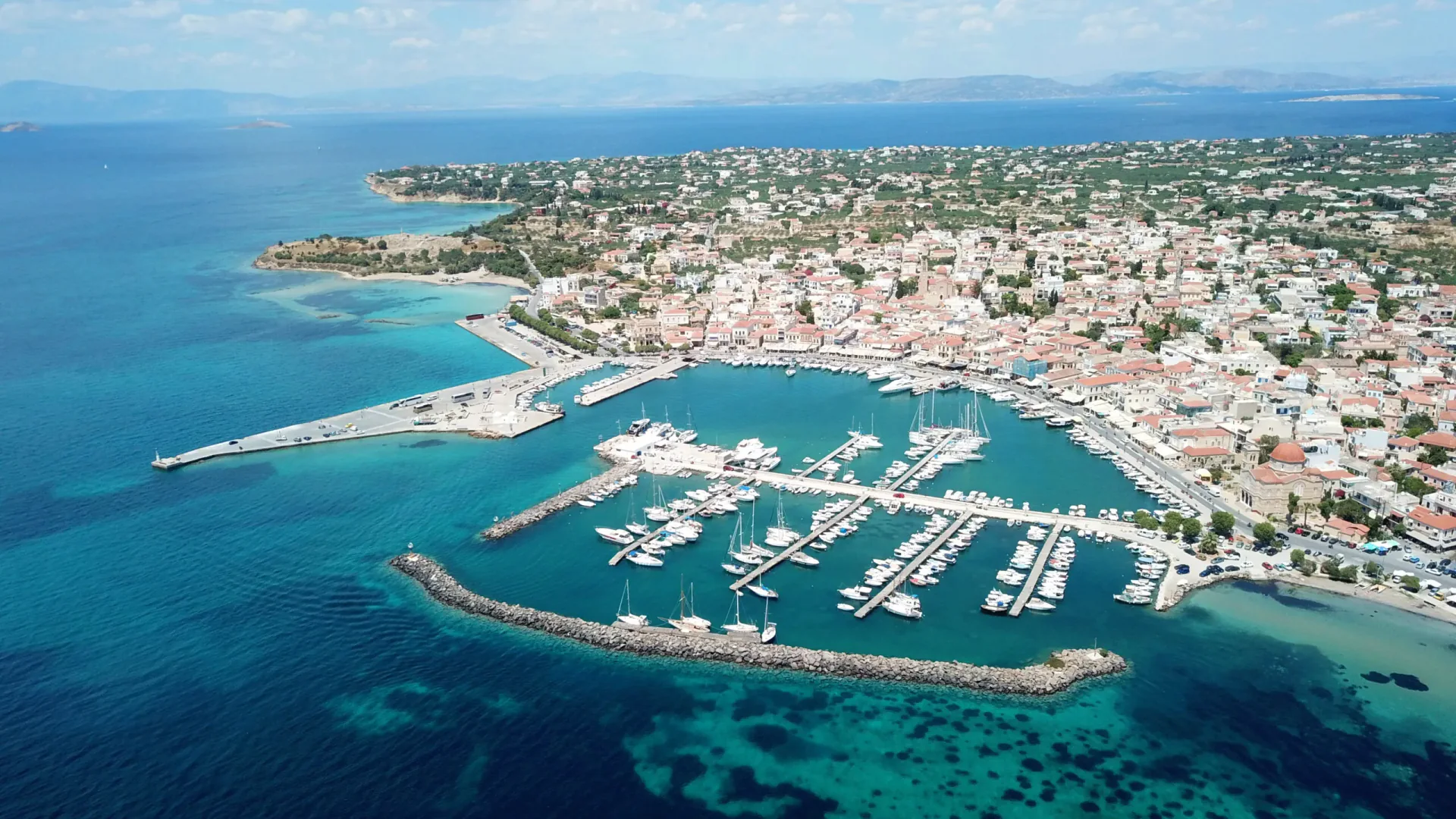 Portul de feriboturi din Aegina