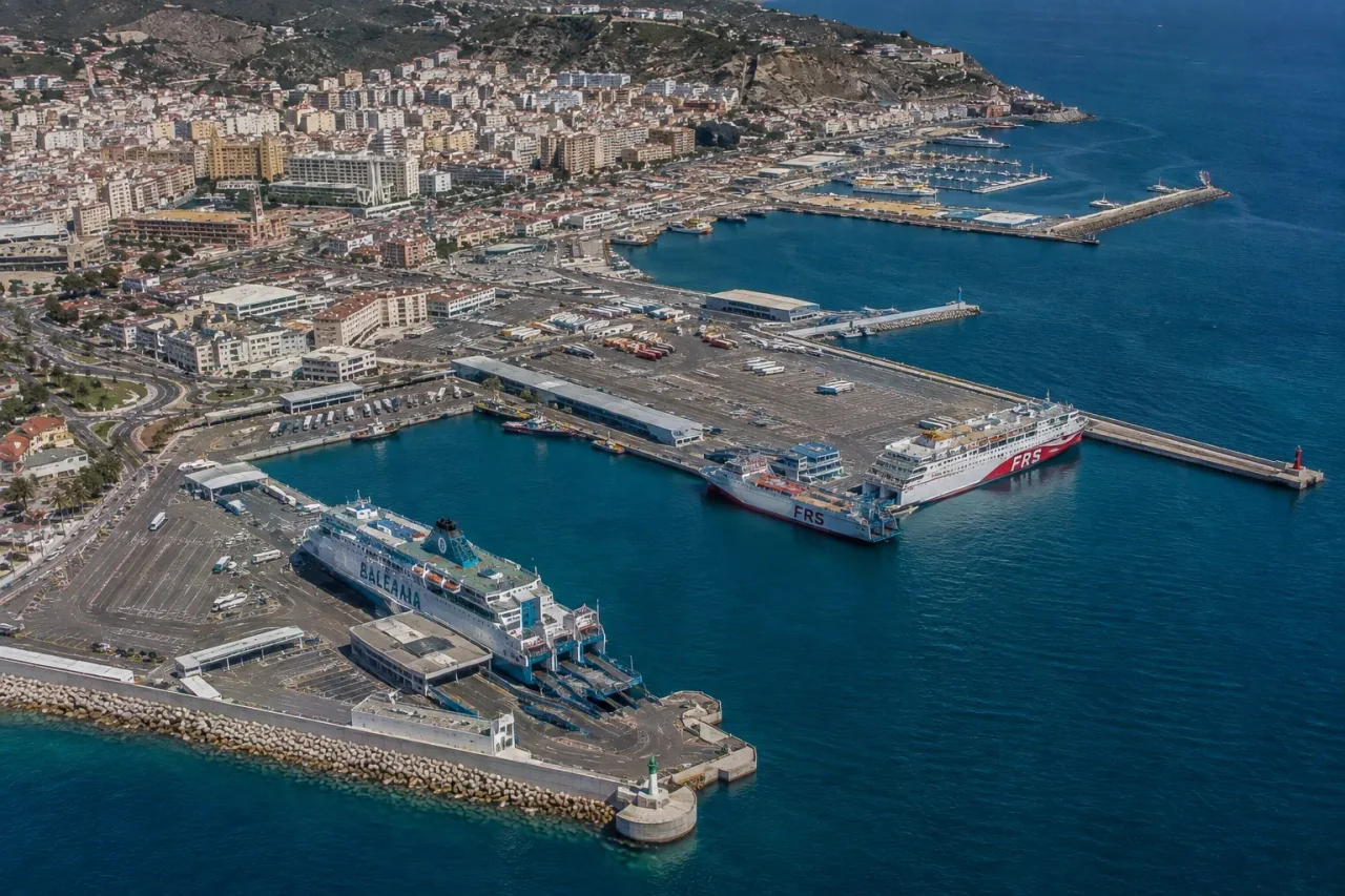 Ceuta Port de feriboturi de pasageri de pe coasta nord-africană a Spaniei