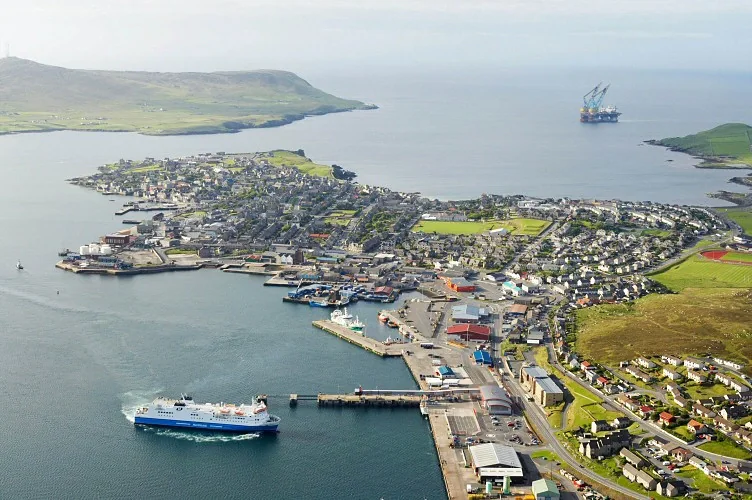 Lerwick portul și terminalul de feriboturi din Shetland