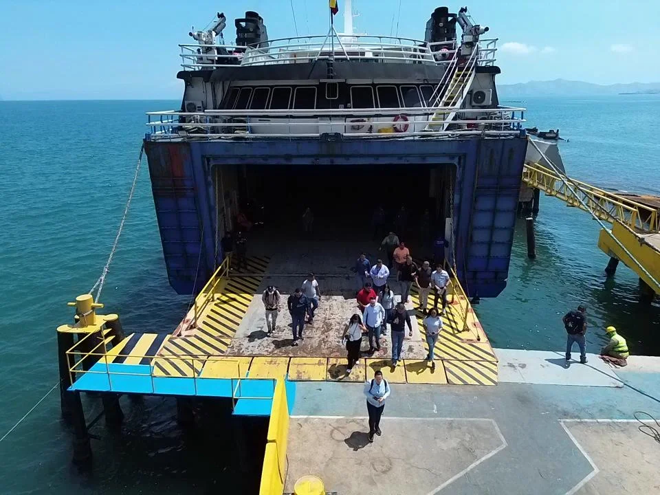 Portul de feriboturi din Linosa