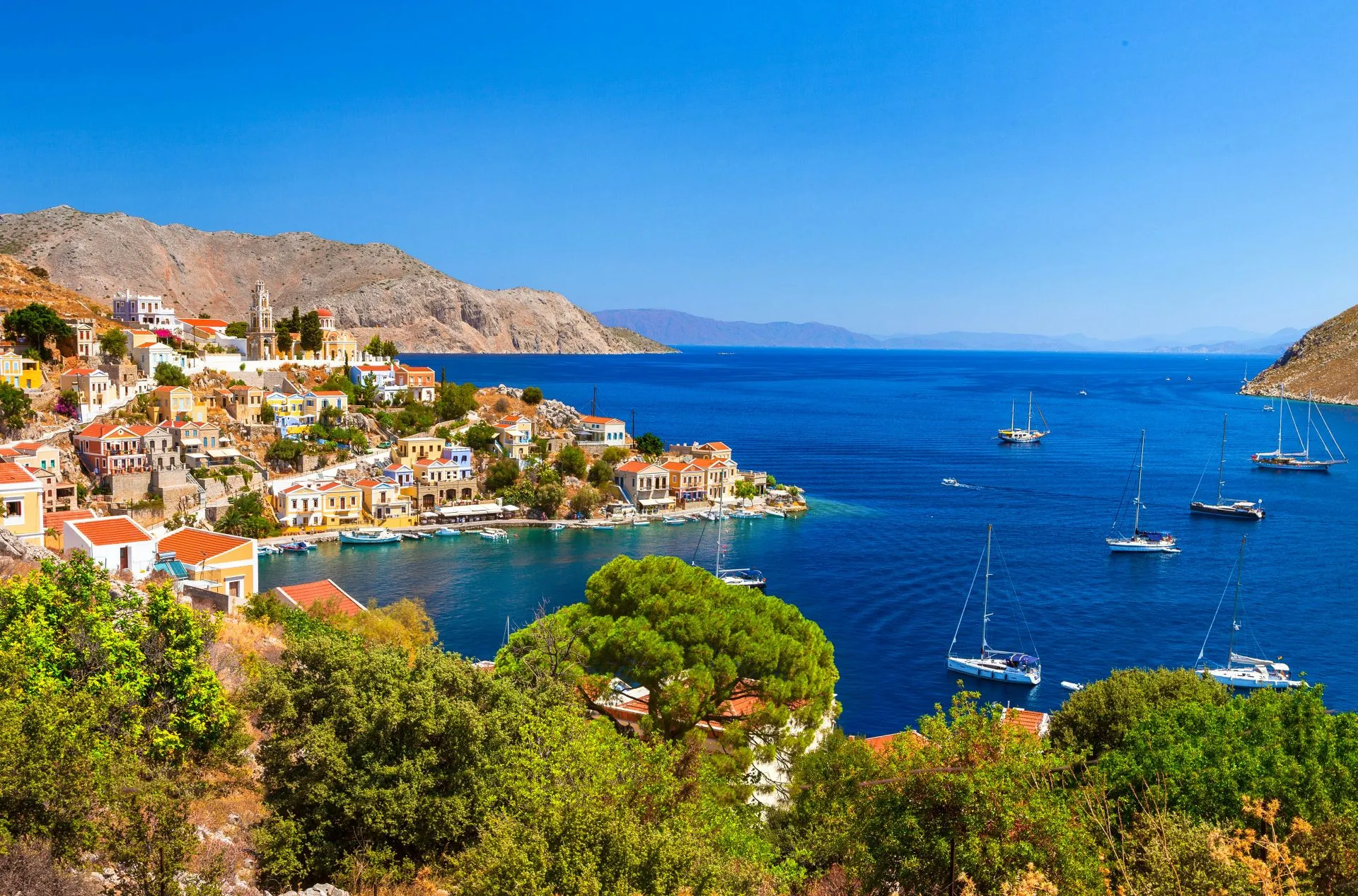 Portul de feriboturi din Symi