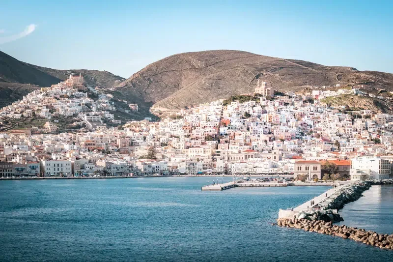 Portul de feriboturi din Syros