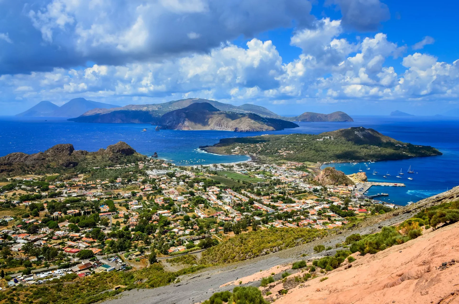 Portul de feriboturi din Vulcano