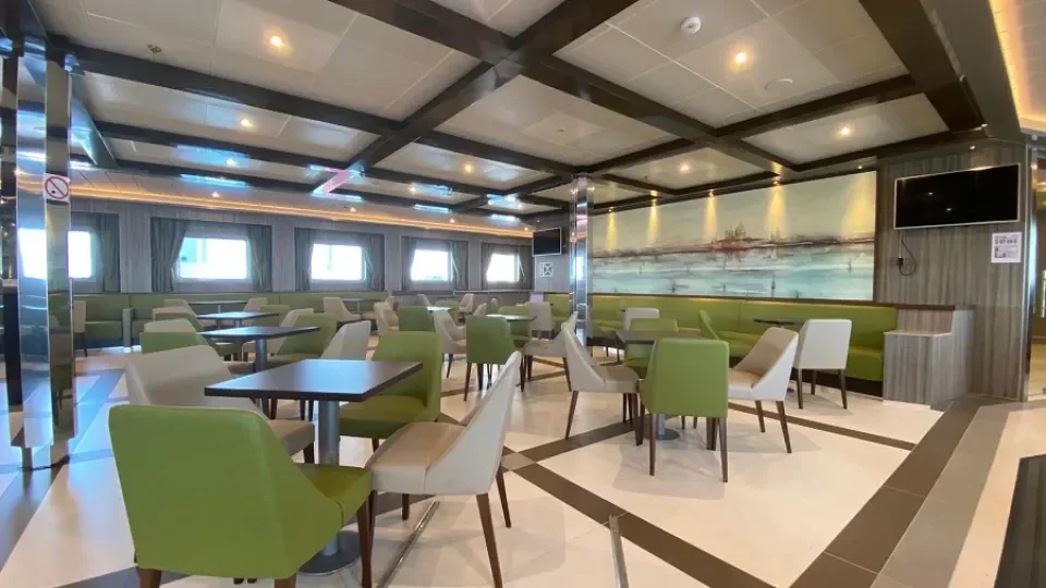 Lounge pentru pasageri la bordul Ciudad de Valencia