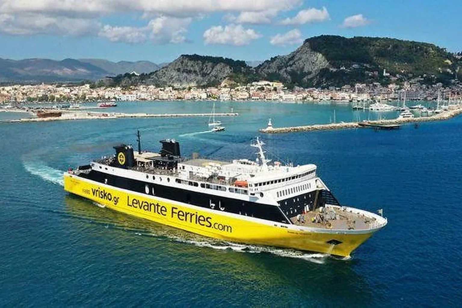 Levante Ferries feribotul pentru pasageri și vehicule în Marea Ionică