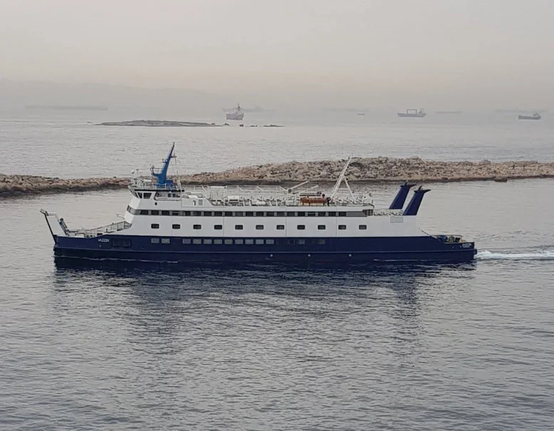 Feribotul Ioniansea Ferries pentru pasageri și vehicule