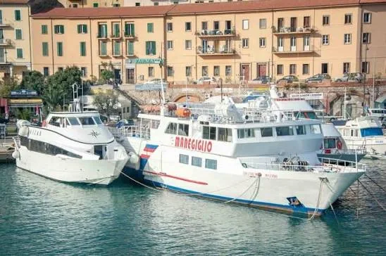 Nava de pasageri Maregiglio